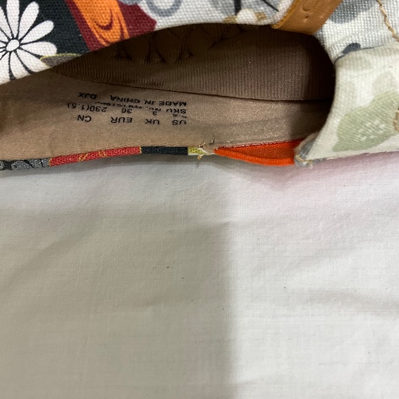 Very cute, nwot, colorful, loafer type shoe. Funky wild colorful - Picture 4 of 7